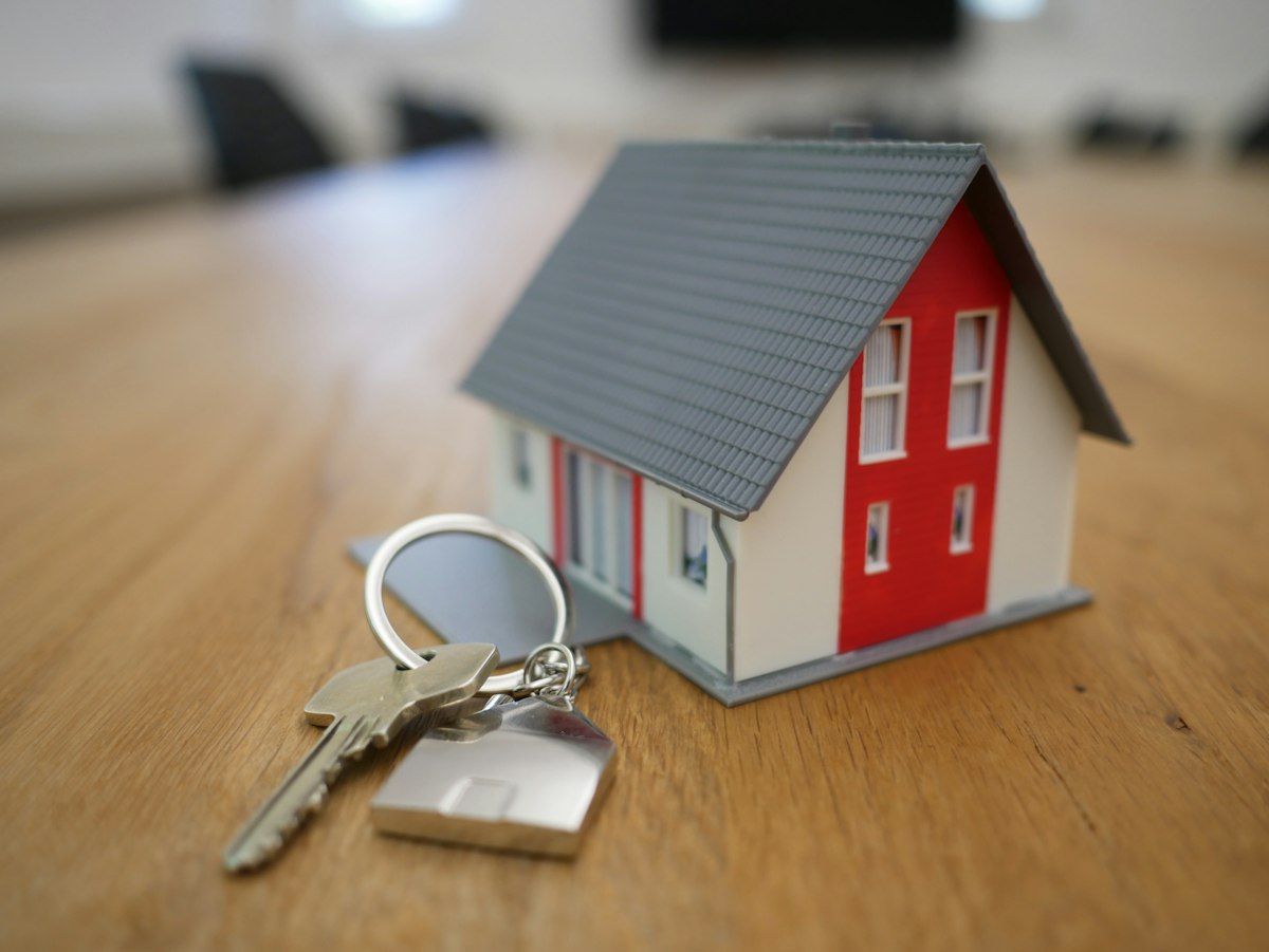 Professional real estate agent and property showing advisor with Hexa Business App